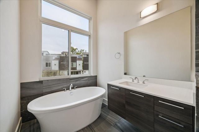 2715 St Emanuel Street, Houston, TX 77004