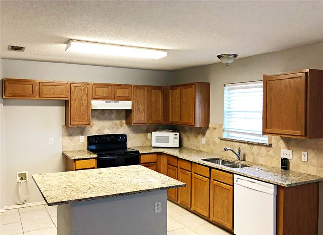 1205 Meadowgate Drive, Allen, TX 75002