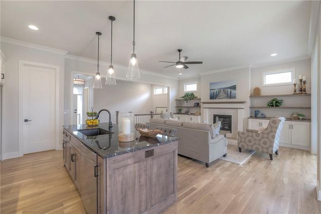 13820 Westgate Street, Overland Park, KS 66221