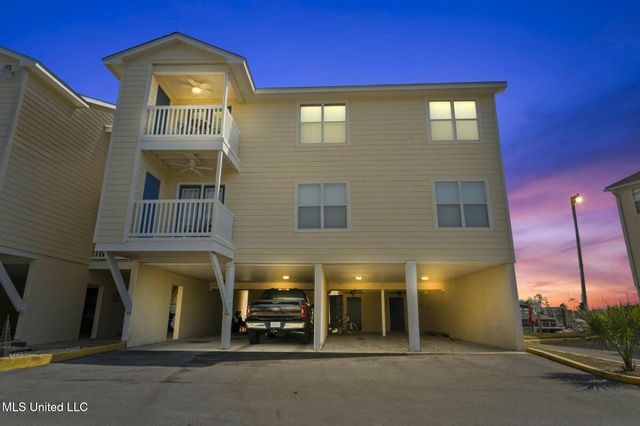 2421 Beachview Drive, H15, Ocean Springs, MS 39564