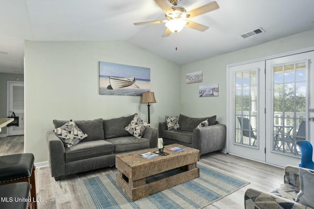 2421 Beachview Drive, H15, Ocean Springs, MS 39564