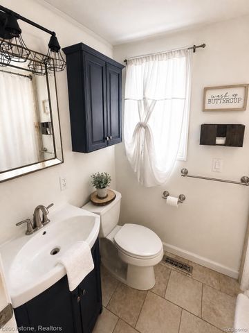 313 N Castell Avenue, Rochester, MI 48307