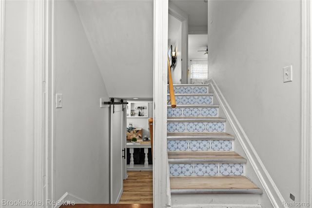 313 N Castell Avenue, Rochester, MI 48307