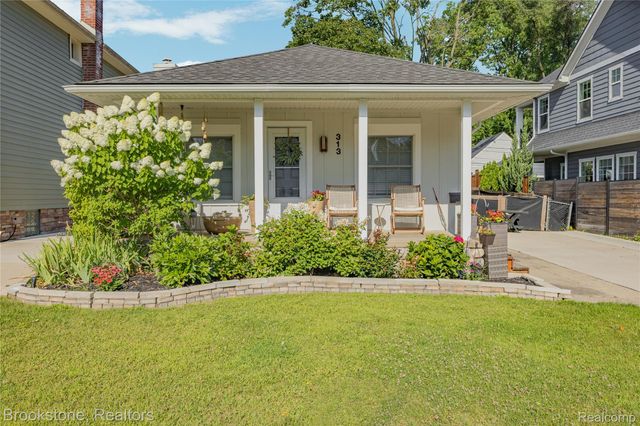 313 N Castell Avenue, Rochester, MI 48307