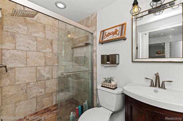 313 N Castell Avenue, Rochester, MI 48307