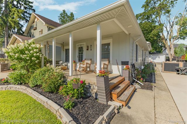 313 N Castell Avenue, Rochester, MI 48307