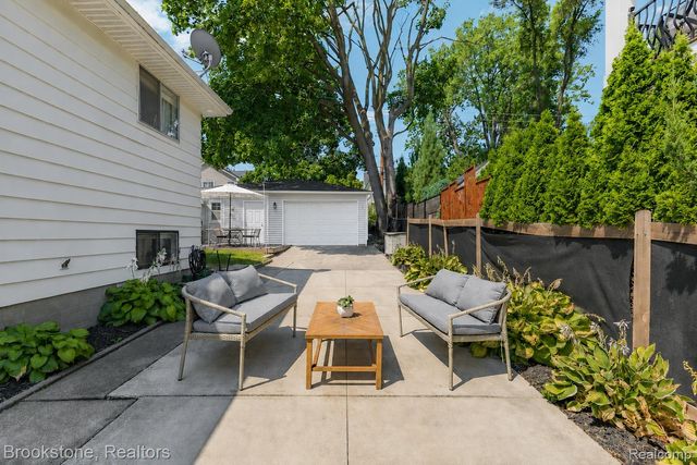 313 N Castell Avenue, Rochester, MI 48307