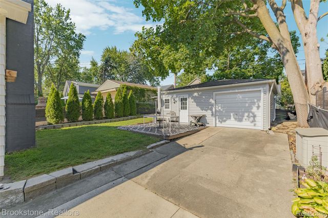 313 N Castell Avenue, Rochester, MI 48307