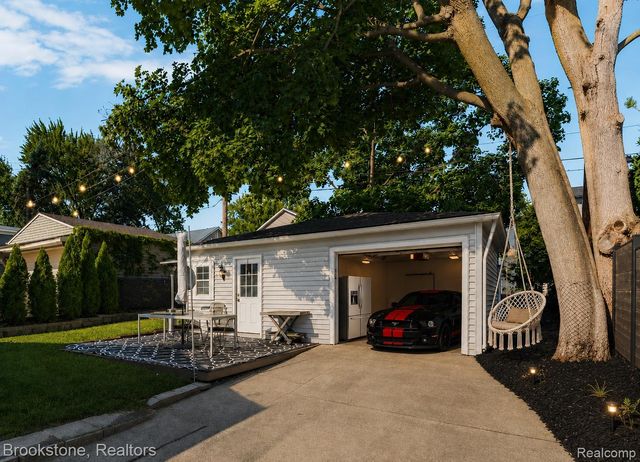 313 N Castell Avenue, Rochester, MI 48307