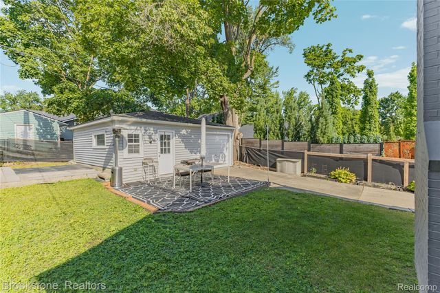 313 N Castell Avenue, Rochester, MI 48307