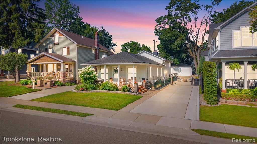 313 N Castell Avenue, Rochester, MI 48307