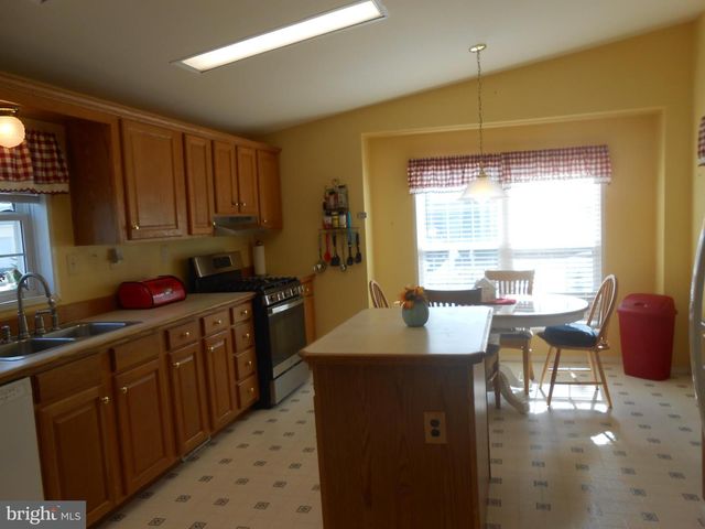 36 FORT LEE DR, Manahawkin, NJ 08050