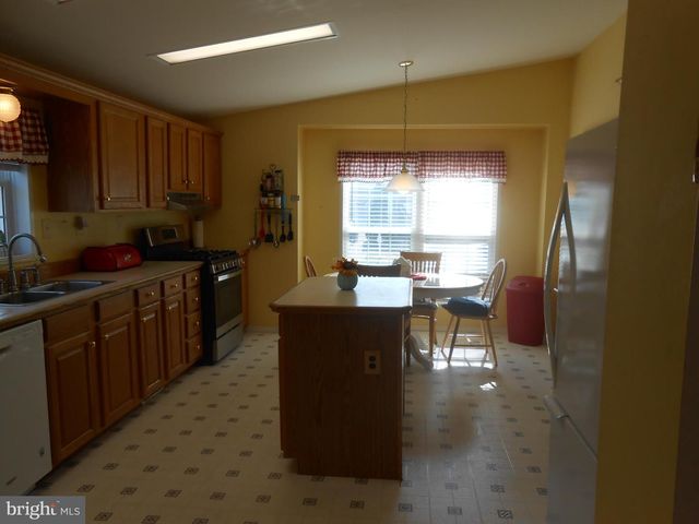 36 FORT LEE DR, Manahawkin, NJ 08050