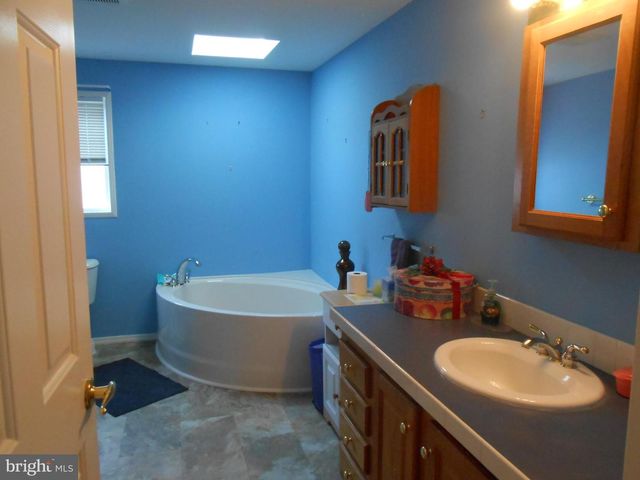 36 FORT LEE DR, Manahawkin, NJ 08050