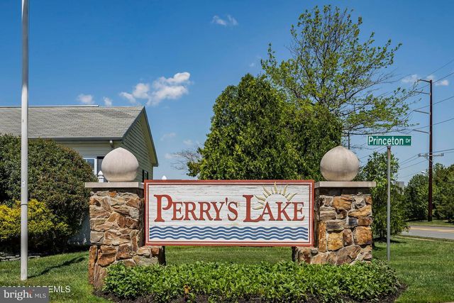 36 FORT LEE DR, Manahawkin, NJ 08050