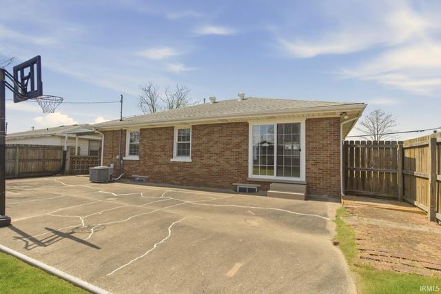 2415 N Evans Avenue, Evansville, IN 47711