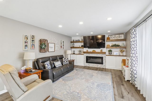 5905 Crabapple Lane, Johnston, IA 50131