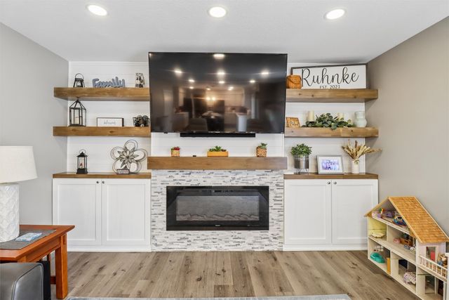 5905 Crabapple Lane, Johnston, IA 50131