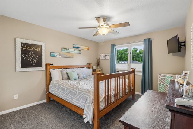 5905 Crabapple Lane, Johnston, IA 50131
