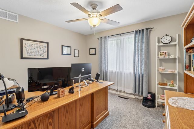 5905 Crabapple Lane, Johnston, IA 50131