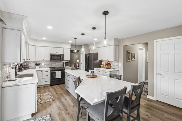 5905 Crabapple Lane, Johnston, IA 50131