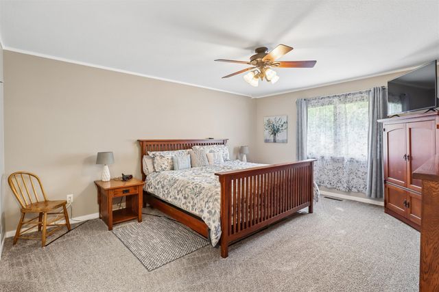 5905 Crabapple Lane, Johnston, IA 50131