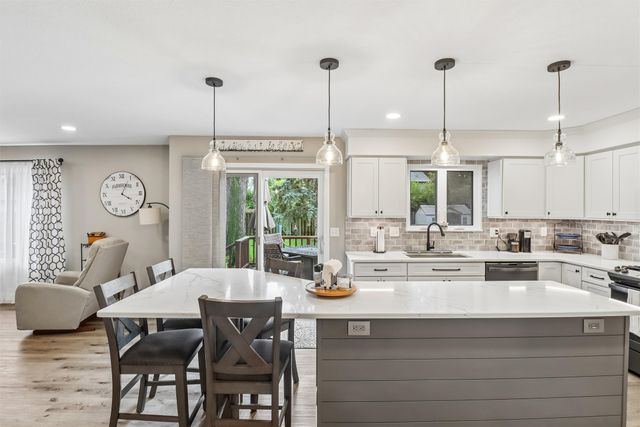 5905 Crabapple Lane, Johnston, IA 50131
