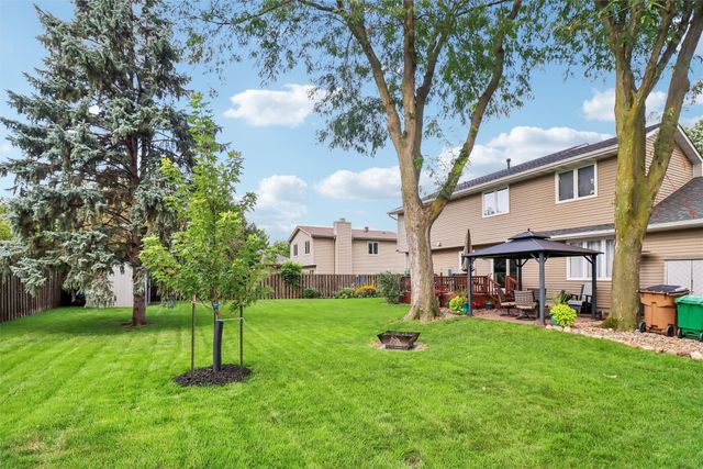 5905 Crabapple Lane, Johnston, IA 50131