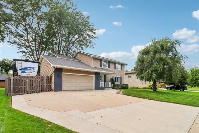 5905 Crabapple Lane, Johnston, IA 50131