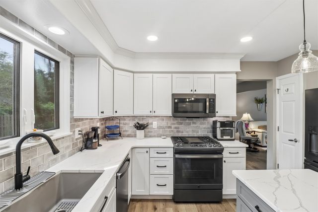5905 Crabapple Lane, Johnston, IA 50131