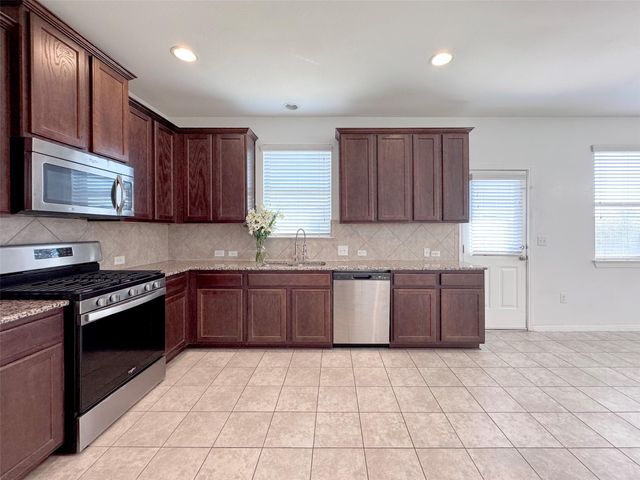 251 Triumph RD, Buda, TX 78610