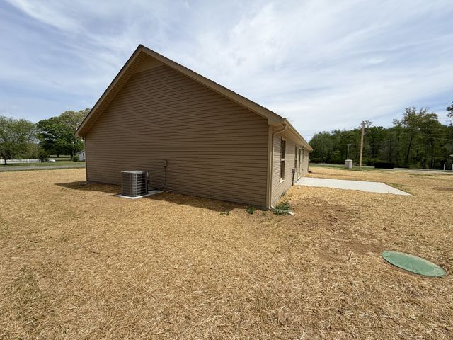 6265 Lynchburg Rd, Winchester, TN 37398