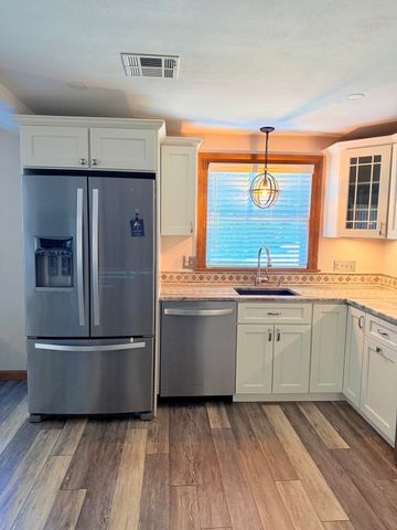 870 Landry Ave 8, North Attleboro, MA 02760