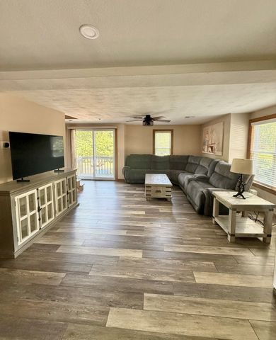 870 Landry Ave 8, North Attleboro, MA 02760