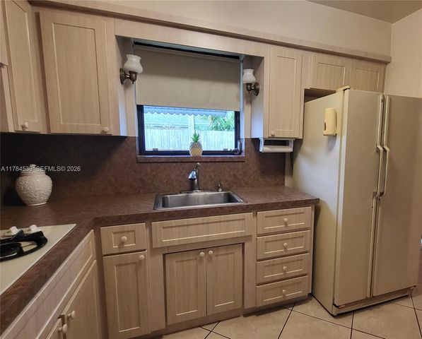 521 N 70th Way, Hollywood, FL 33024