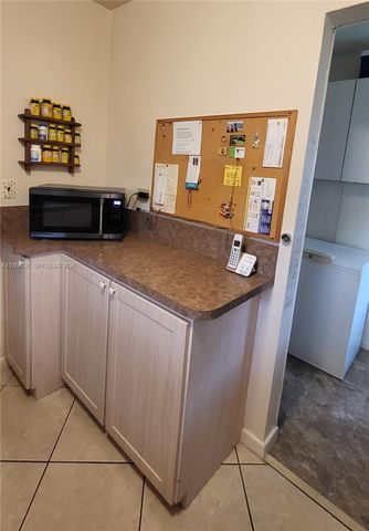 521 N 70th Way, Hollywood, FL 33024