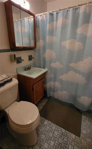 521 N 70th Way, Hollywood, FL 33024