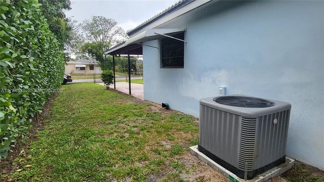 521 N 70th Way, Hollywood, FL 33024