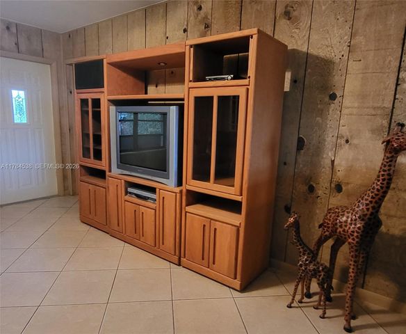 521 N 70th Way, Hollywood, FL 33024