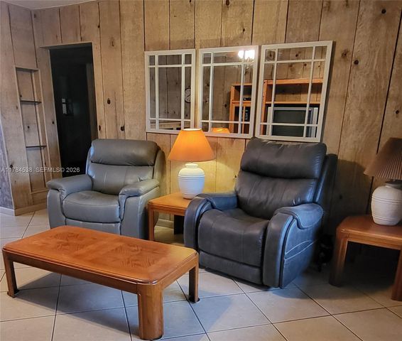 521 N 70th Way, Hollywood, FL 33024