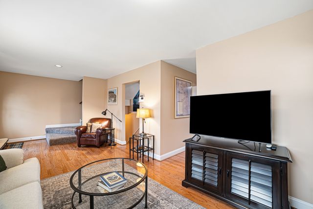 6216 W 60th Street, Chicago, IL 60638