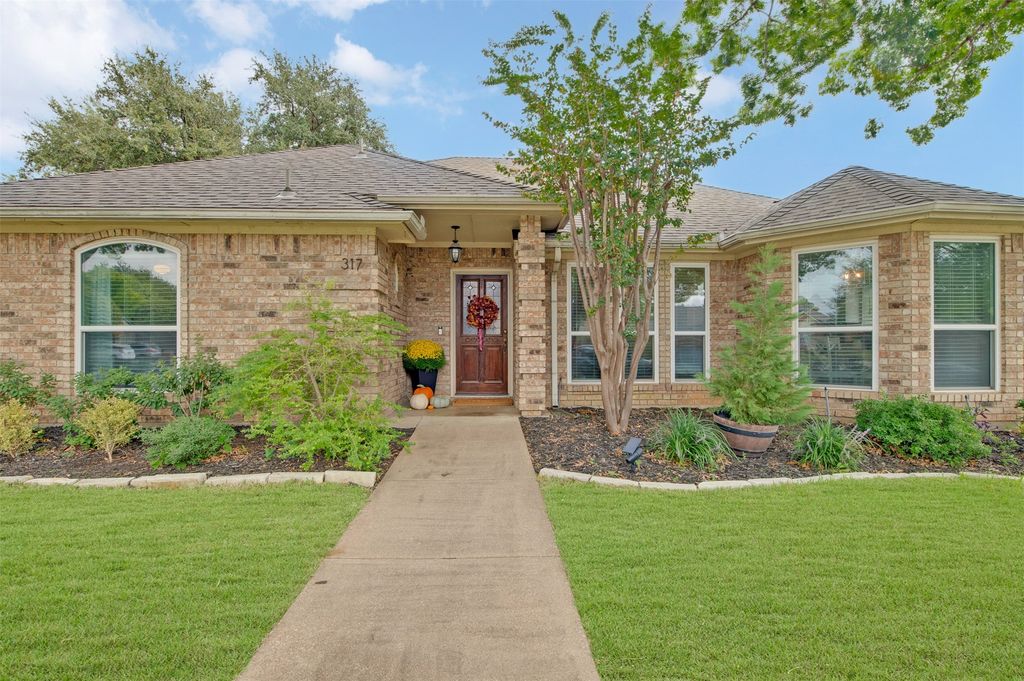 317 Kessler Drive, Euless, TX 76039 — exterior
