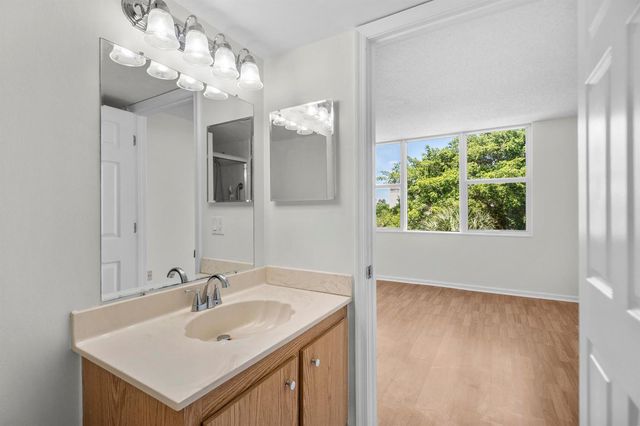 14527 Bonaire Boulevard 408, Delray Beach, FL 33446
