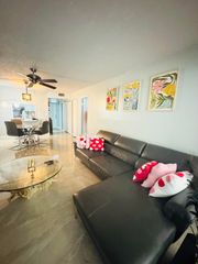 9370 SW 8th Street 117, Boca Raton, FL 33428