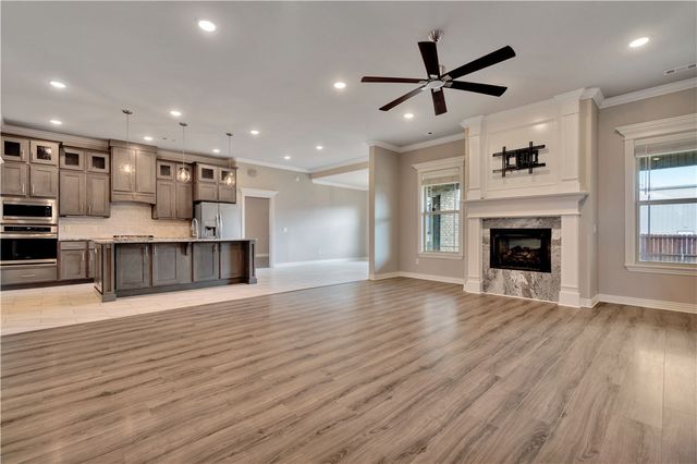 454 Frizzo Street, Tontitown, AR 72762