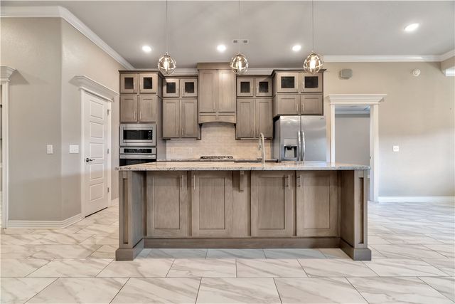 454 Frizzo Street, Tontitown, AR 72762