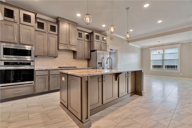 454 Frizzo Street, Tontitown, AR 72762