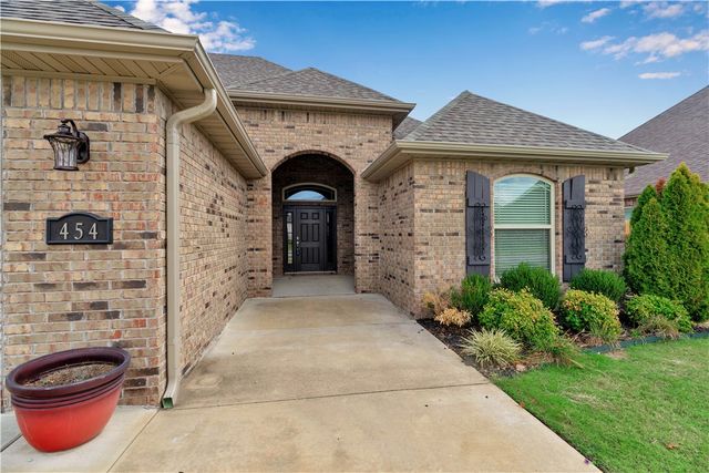 454 Frizzo Street, Tontitown, AR 72762