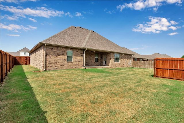 454 Frizzo Street, Tontitown, AR 72762