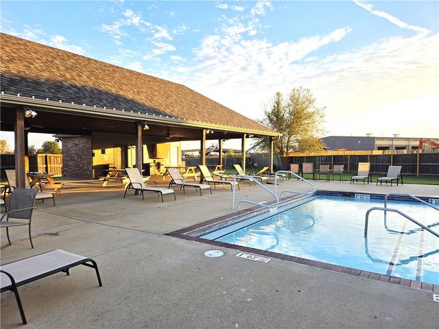 454 Frizzo Street, Tontitown, AR 72762